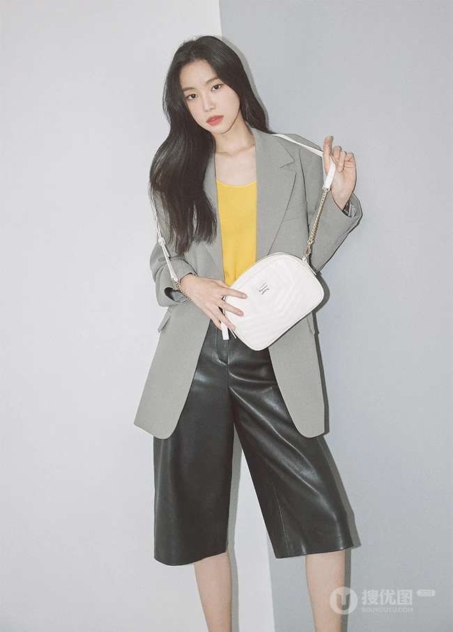 韩国女生艺人孙娜恩时尚气质秋装服饰写真图片