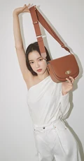 韩国女生艺人孙娜恩时尚气质秋装服饰写真图片