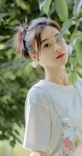 袁姗姗身着印花白裙清新清新户外公园写真图片