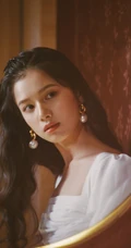 湘妹子张婧仪超美气质长发，仙气白裙优雅写真图片