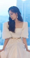 湘妹子张婧仪超美气质长发，仙气白裙优雅写真图片