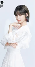 短发女生赵粤图片，硬糖少女303赵粤镂空白裙清新写真图片