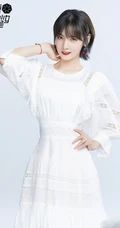 短发女生赵粤图片，硬糖少女303赵粤镂空白裙清新写真图片