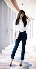 长相很有特点的女生周于希Sandy高跟袜装写真集，请接收您的酒店私人管家