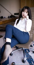 长相很有特点的女生周于希Sandy高跟袜装写真集，请接收您的酒店私人管家