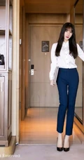 长相很有特点的女生周于希Sandy高跟袜装写真集，请接收您的酒店私人管家