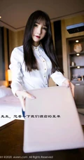 长相很有特点的女生周于希Sandy高跟袜装写真集，请接收您的酒店私人管家