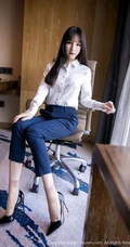 长相很有特点的女生周于希Sandy高跟袜装写真集，请接收您的酒店私人管家