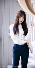 长相很有特点的女生周于希Sandy高跟袜装写真集，请接收您的酒店私人管家