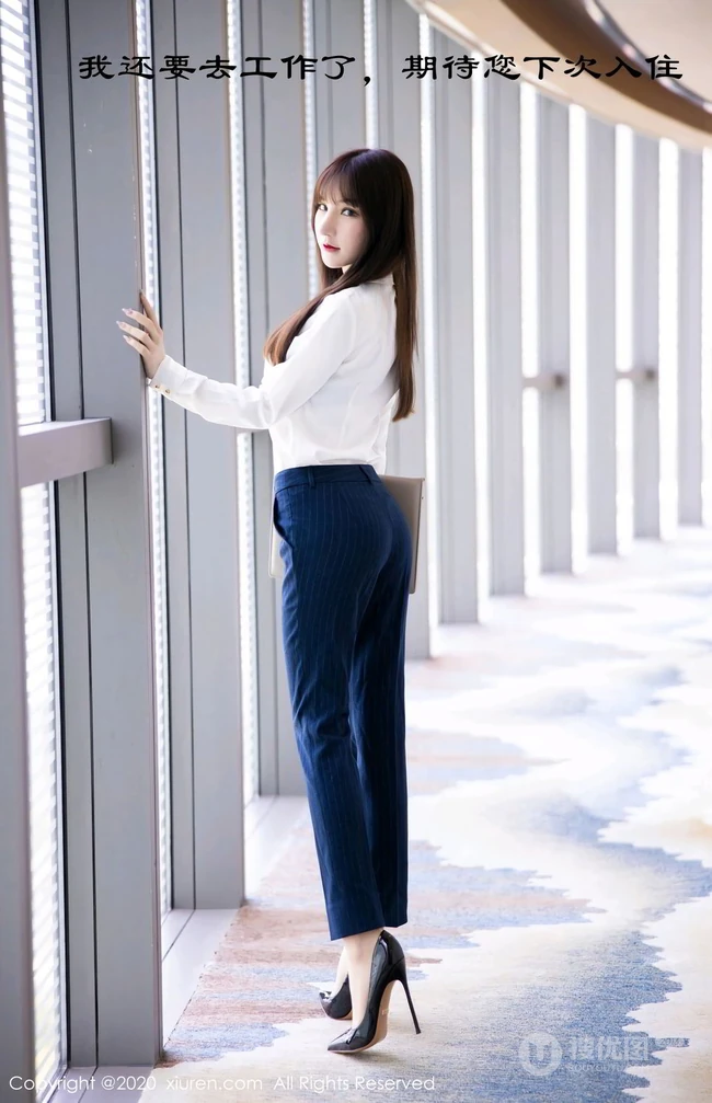 长相很有特点的女生周于希Sandy高跟袜装写真集，请接收您的酒店私人管家