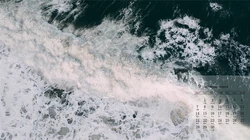 海水冲击海岸时激起的浪花，气势磅礴的大海，海浪，浪花高清9月日历壁纸