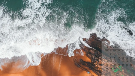 海水冲击海岸时激起的浪花，气势磅礴的大海，海浪，浪花高清9月日历壁纸