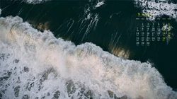 海水冲击海岸时激起的浪花，气势磅礴的大海，海浪，浪花高清9月日历壁纸