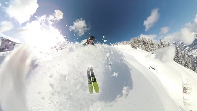 雪上山的滑雪运动员们滑雪瞬间抓拍唯美高清图片 第3张