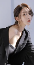 高颜值小脸女生轻熟黑色西装礼裙衣搭配大秀匀称线条纤细纤细线条高清图片