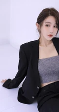 高颜值小脸女生轻熟黑色西装礼裙衣搭配大秀匀称线条纤细纤细线条高清图片