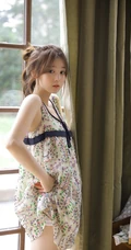 青涩可人超少女碎花连衣裙慵懒气质居家美好的一天生活写真图片