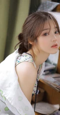 青涩可人超少女碎花连衣裙慵懒气质居家美好的一天生活写真图片