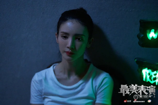 舞台上的光，金晨《最美表演》舞台剧照图片