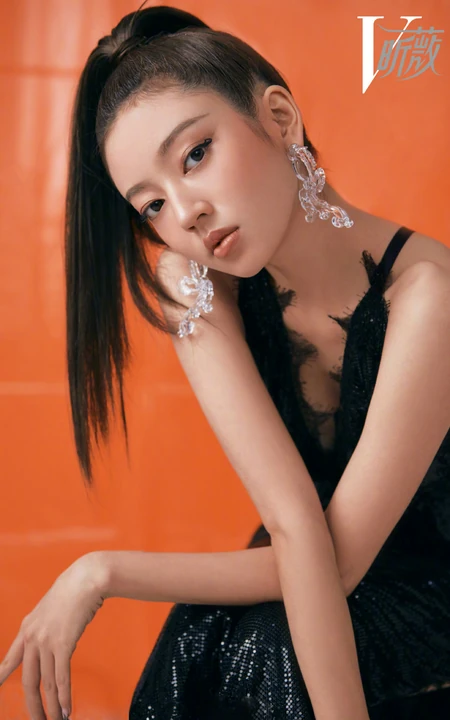 何瑞贤化身时尚摩登柔女生郎登杂志写真高扎马尾图片