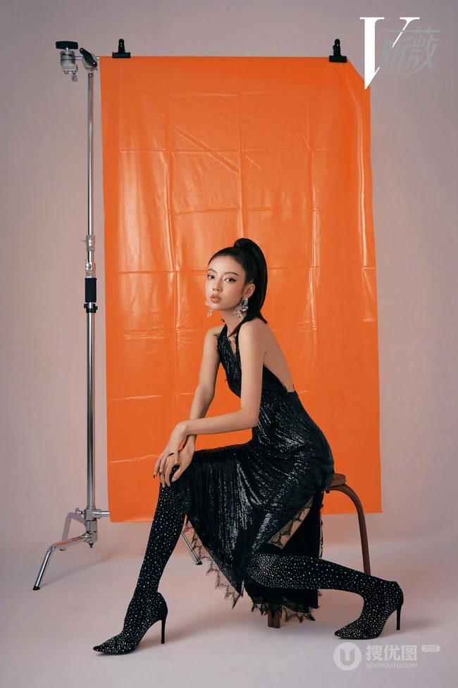 何瑞贤化身时尚摩登柔女生郎登杂志写真高扎马尾图片