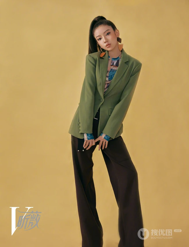 何瑞贤化身时尚摩登柔女生郎登杂志写真高扎马尾图片