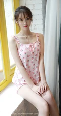 让人怦然心动的纤纤细腿女生yoo优优草莓印花睡衣短裤妩媚动人室内写真45p