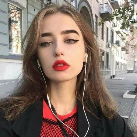 好看的欧美高级脸女生，各种不同复古气质的ins超火欧女生生微信头像图片