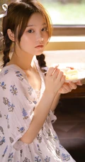 长相超甜，大眼睛，双麻花辫美背少女动人室内摄影艺术写真图集