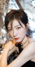 万茜气质露背装礼服黑裙活动写真照