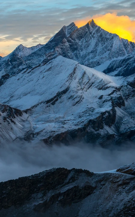 雪山山峰唯美风景手机壁纸，雪山绝顶美景永远看不完！