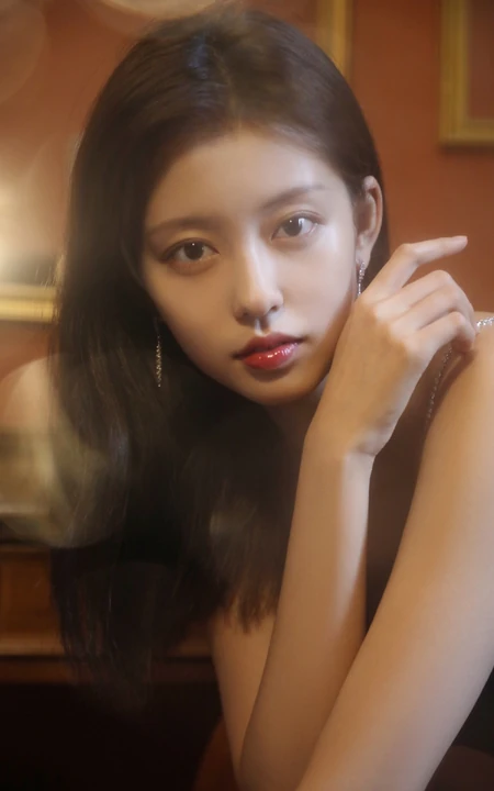 颇有女人味，女演员孙琰清礼裙黑裙港味十足唯美写真照