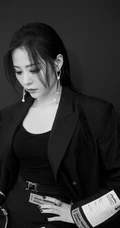 身材好又匀称，张靓颖气质酷靓全黑西服短裙背心写真图片