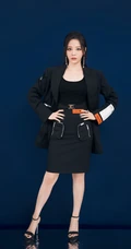 身材好又匀称，张靓颖气质酷靓全黑西服短裙背心写真图片