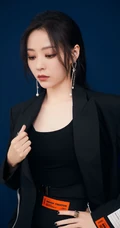 身材好又匀称，张靓颖气质酷靓全黑西服短裙背心写真图片