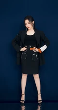 身材好又匀称，张靓颖气质酷靓全黑西服短裙背心写真图片
