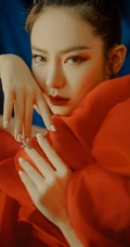 戚薇红唇娇艳魅力，红裙柔美妩媚高清动人写真照片