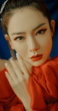 戚薇红唇娇艳魅力，红裙柔美妩媚高清动人写真照片