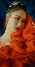 戚薇红唇娇艳魅力，红裙柔美妩媚高清动人写真照片