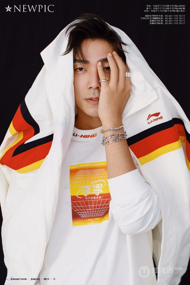 袁成杰尝试多种不同个性潮流的休闲运动装帅气写真照片