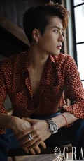 行走的荷尔蒙，香港籍帅哥王嘉尔尝试不同服饰帅气硬朗写真照片