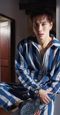 行走的荷尔蒙，香港籍帅哥王嘉尔尝试不同服饰帅气硬朗写真照片