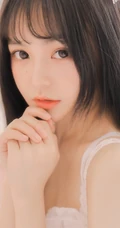 温柔可人黑直长发美丽白皙女孩肩带睡衣室内艺术摄影写真照
