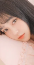 温柔可人黑直长发美丽白皙女孩肩带睡衣室内艺术摄影写真照