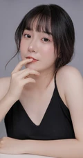 五官精致秀丽漂亮女生身着黑色肩带衣气质高清半身照摄影写真照片