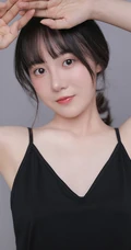 五官精致秀丽漂亮女生身着黑色肩带衣气质高清半身照摄影写真照片