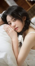 小碎花肩带白裙双麻花辫白袜少女居家慵懒动人休闲写真