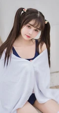 微胖型可爱可爱女生兰幼金紧身衣死库水泳池戏水玩泡泡气质超高清写真照
