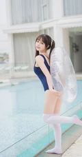 微胖型可爱可爱女生兰幼金紧身衣死库水泳池戏水玩泡泡气质超高清写真照
