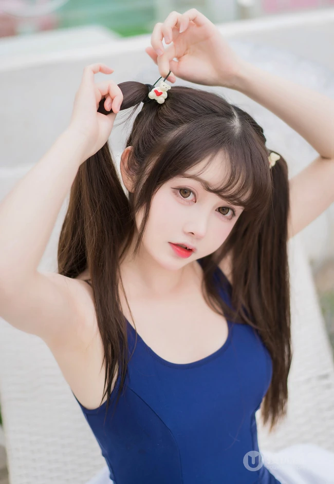 微胖型可爱可爱女生兰幼金紧身衣死库水泳池戏水玩泡泡气质超高清写真照